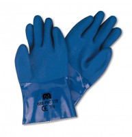 Guante PVC azul estanco con doble capa rugosa en mano